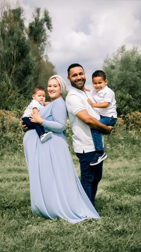 Het is en blijft iets heel moois een zwangerschap. 

Naast mooie studiofoto's is een fotoshoot in de natuur samen met het hele gezin iets moois om vast te leggen.

Zoals jullie merken post ik niet veel toch gebeurt er van alles met fotografie. 
Deze mooie foto's zijn gemaakt tijdens een styled gezinnen shoot.

Wil je ook graag een mooie zwangerschapshoot stuur gerust een DM.

🌸🌸

Toos

#zwanger #zwangerschapsfotografie #zwangerschapsshoot #zwangerschap #fotoshoot
#portret #portrait
#portretfotografie #portraitphotography
#portraitphotographer
#fotoshoot #photoshoot
#dutchphotographer
#zoomnl #modelportfolio
#photooftheday #beautifulmodel #panasoniclumix #tochetfotografie #beauty #beautifulmodel #pegnantshooting #pregnantphotography #pregnantphotos #zwangerschapshoot #zwangerschapsfotografie #zwangerschapsfotoshoot
#buitenfotoshoot #locatieshoot